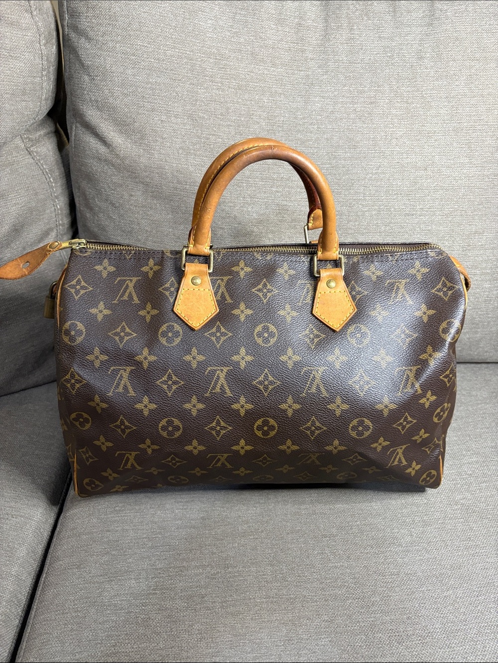 Authentic Louis Vuitton Monogram Speedy 35 Lock Keys & COA